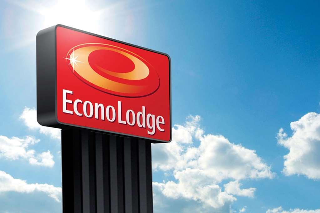 Econo Lodge Sevierville-Pigeon Forge On The River Exterior photo